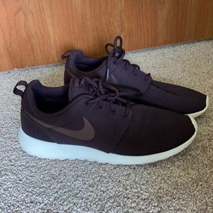 Women’s Nike’s, maroon, size 9